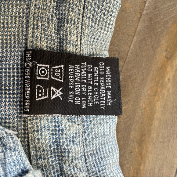 1996 Vintage Looney Tunes Warner Brothers Embroidered Denim Shirt. Size S - Picture 7 of 7